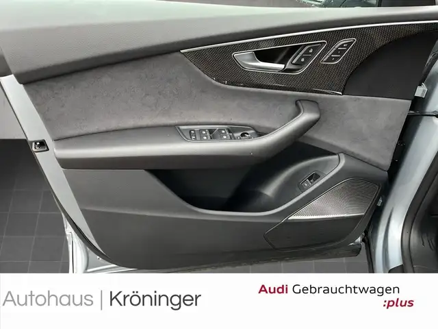 Audi SQ8 view 8