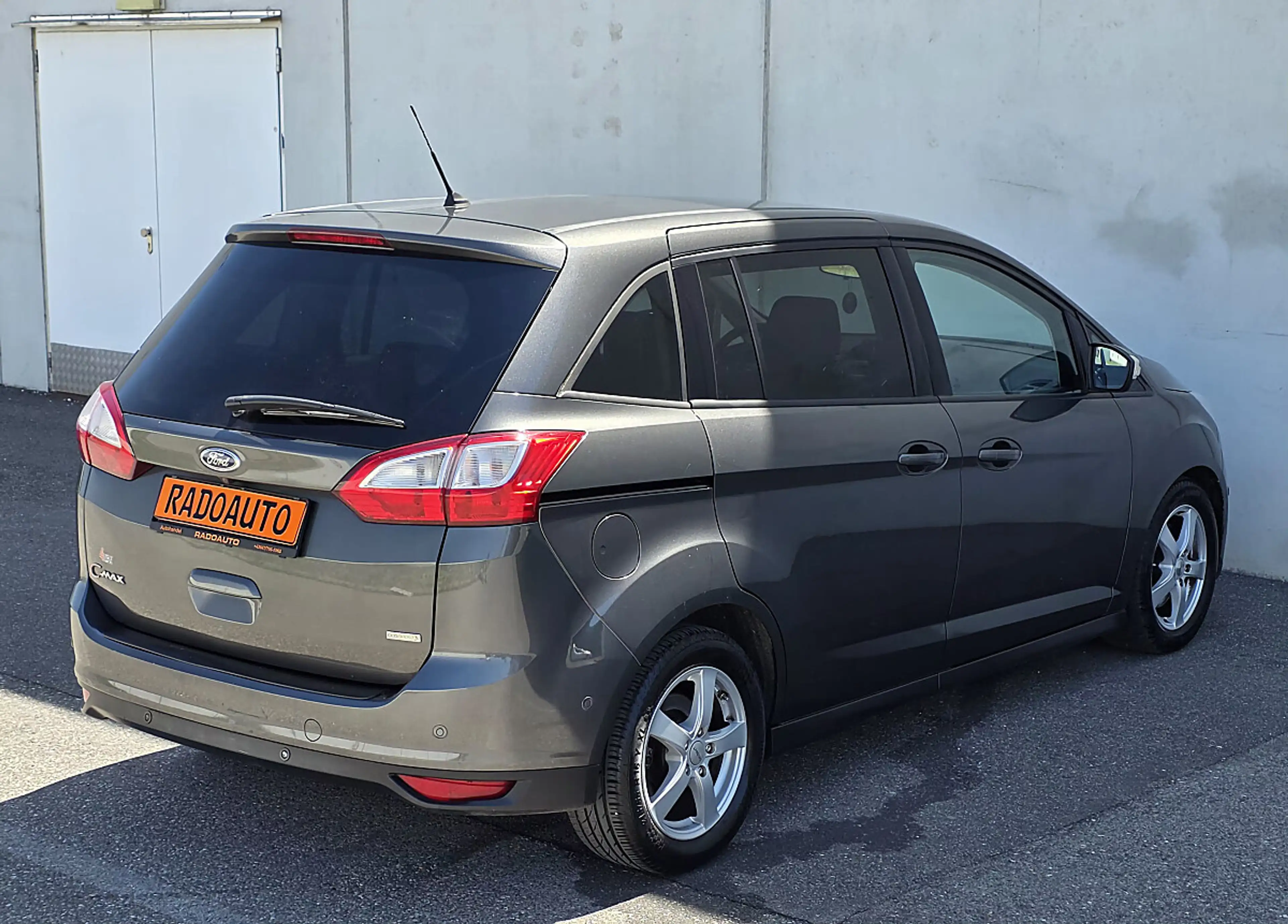 Ford Grand C-Max Grand C-MAX Trend 1,0 EcoBoost — photo 3