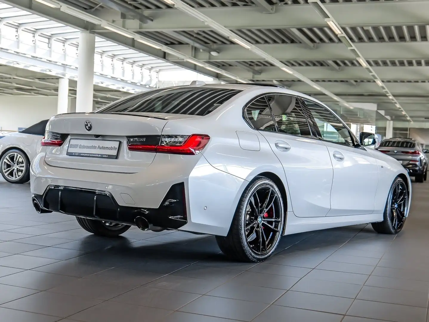 BMW 330 i M Sport HUD NAVI Weiß - 2