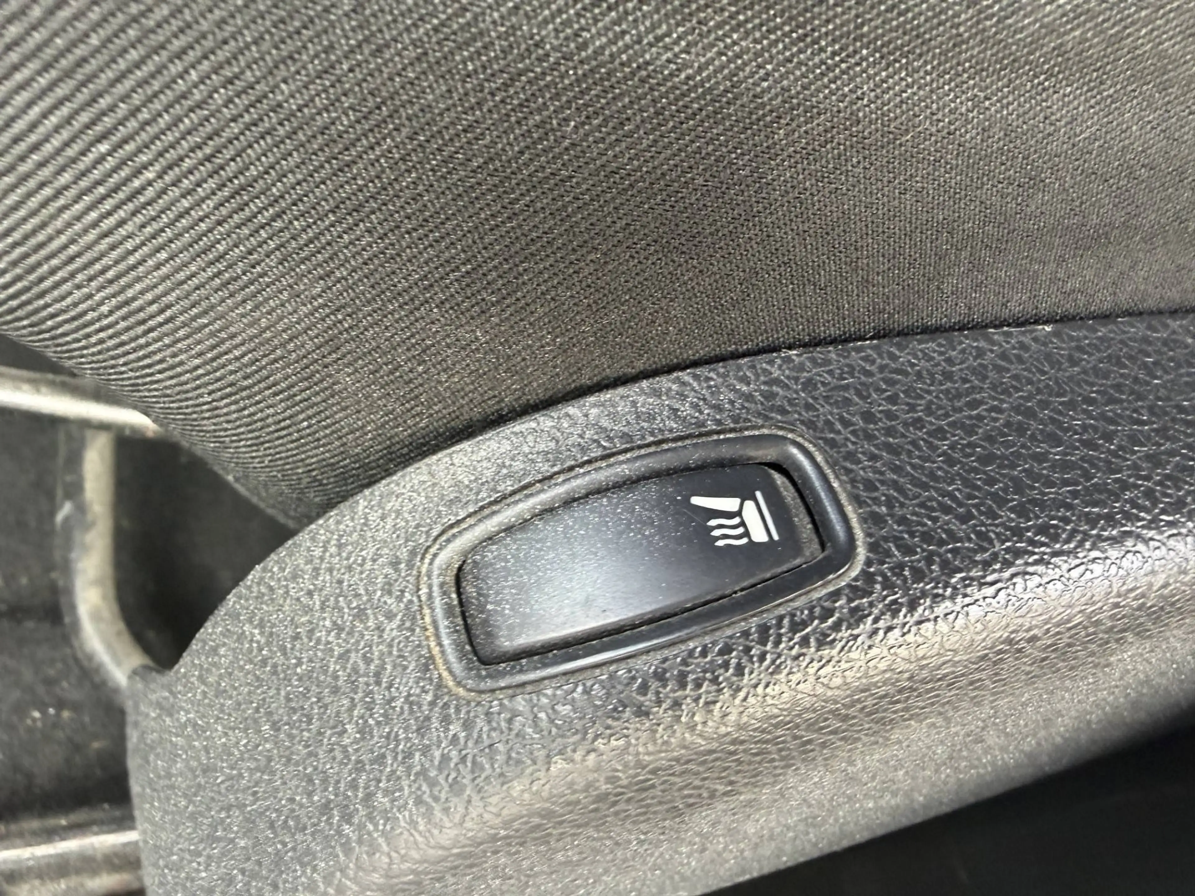 Dacia Duster Fiskal 4x4*1Besitz*PickerlNEU*AHK*Klima*Kamera — photo 9
