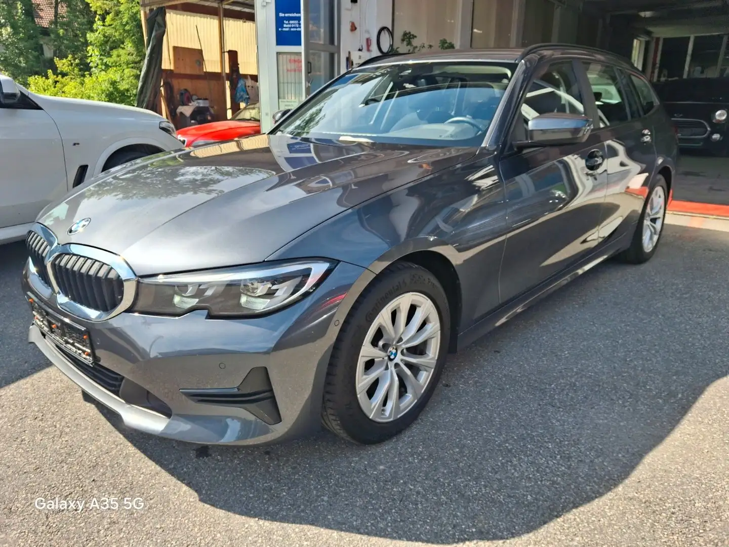 BMW 320 d Touring Advantage LED Live Cockpit Grijs - 2