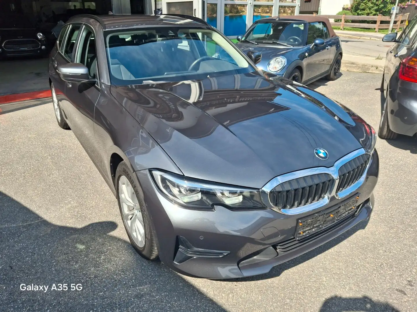 BMW 320 d Touring Advantage LED Live Cockpit Grijs - 1