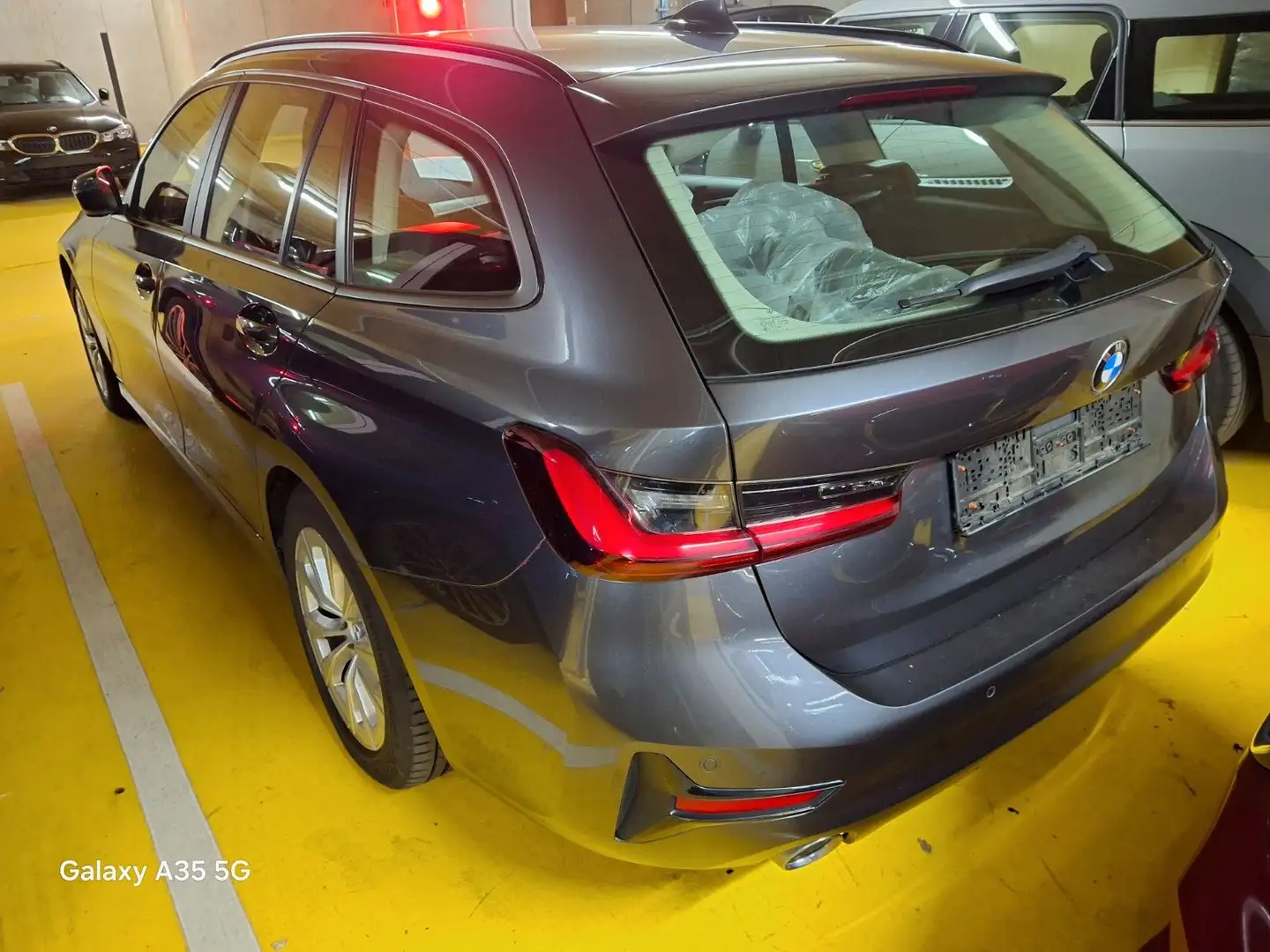 BMW 320 d Touring Advantage LED Live Cockpit Grau - 2
