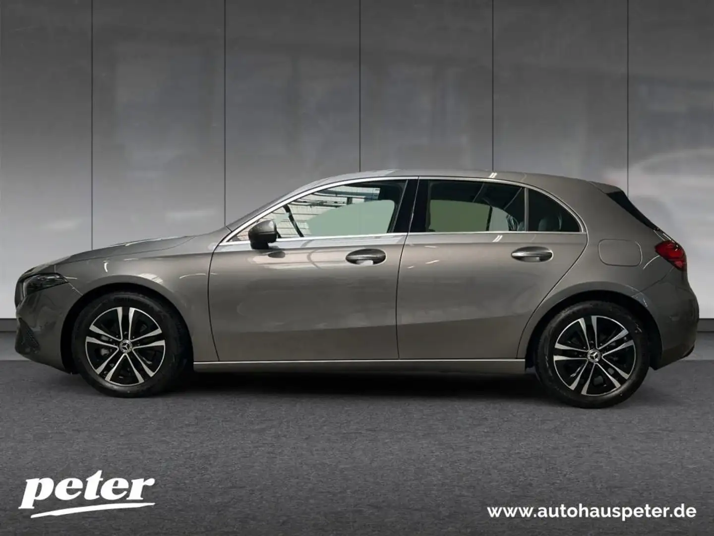Mercedes-Benz A 180 Kompaktlimousine Progressive Line, AHV Gris - 2