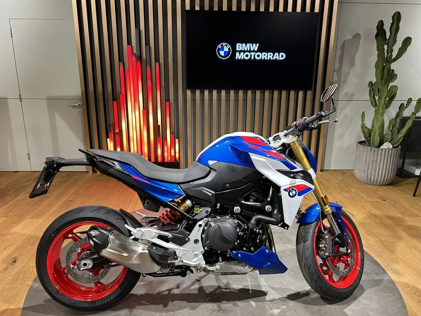 BMW F 900 R Blau - 2
