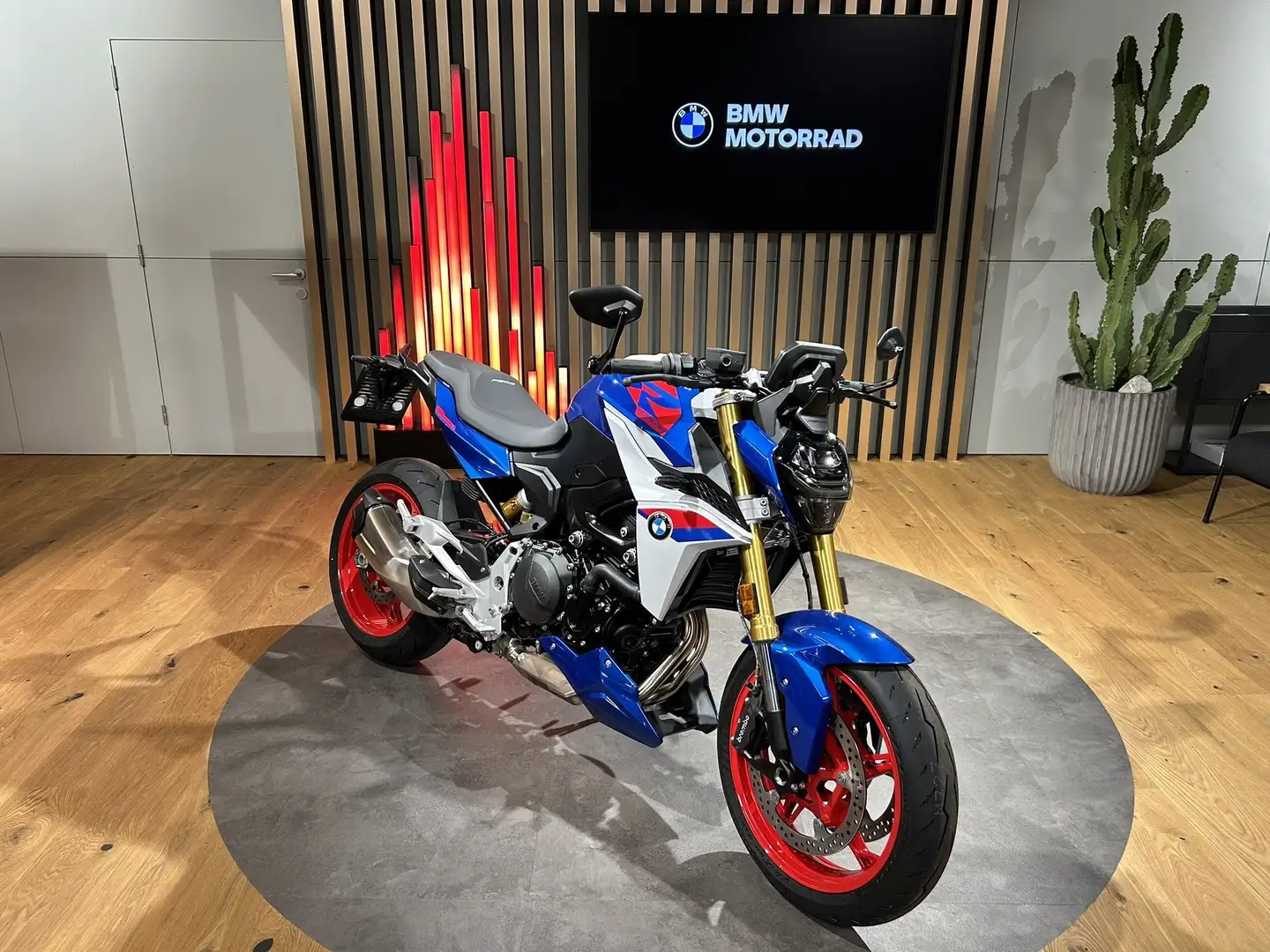 BMW F 900 R Blau - 1