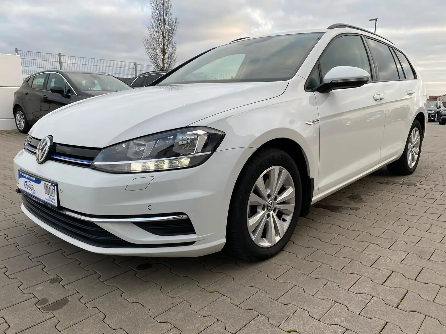 Volkswagen Golf 1.5 TGI BlueM. DSG Comfortline Variant Wit - 1