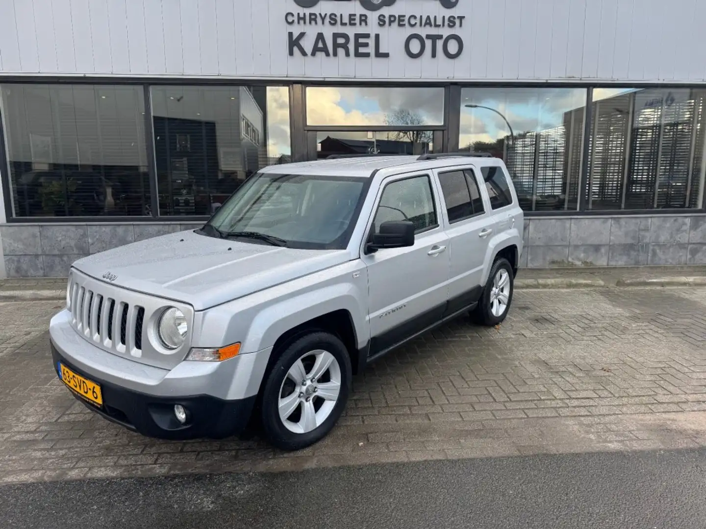 Jeep Patriot 2.4 Sport Grijs - 1