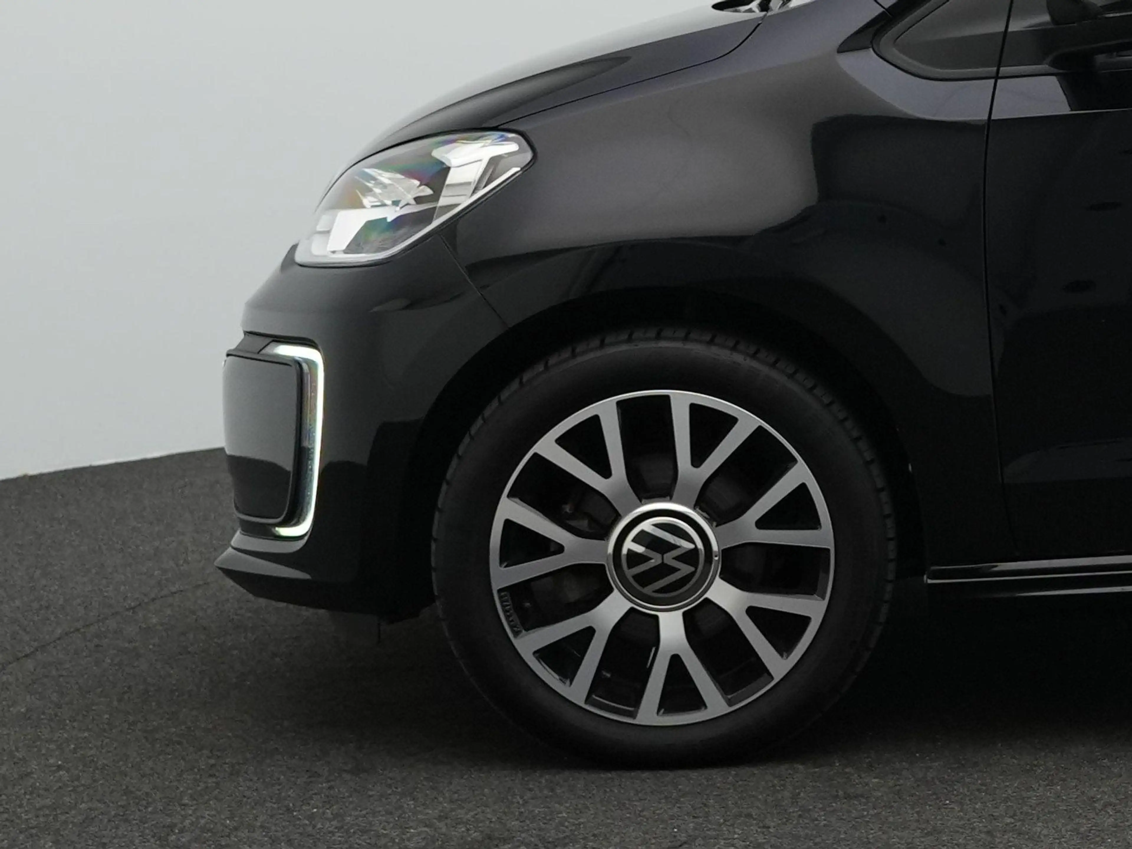 Volkswagen e-up! E-Up Style 61kW 75pk | Achteruitrijcamera | Lichtm — photo 11