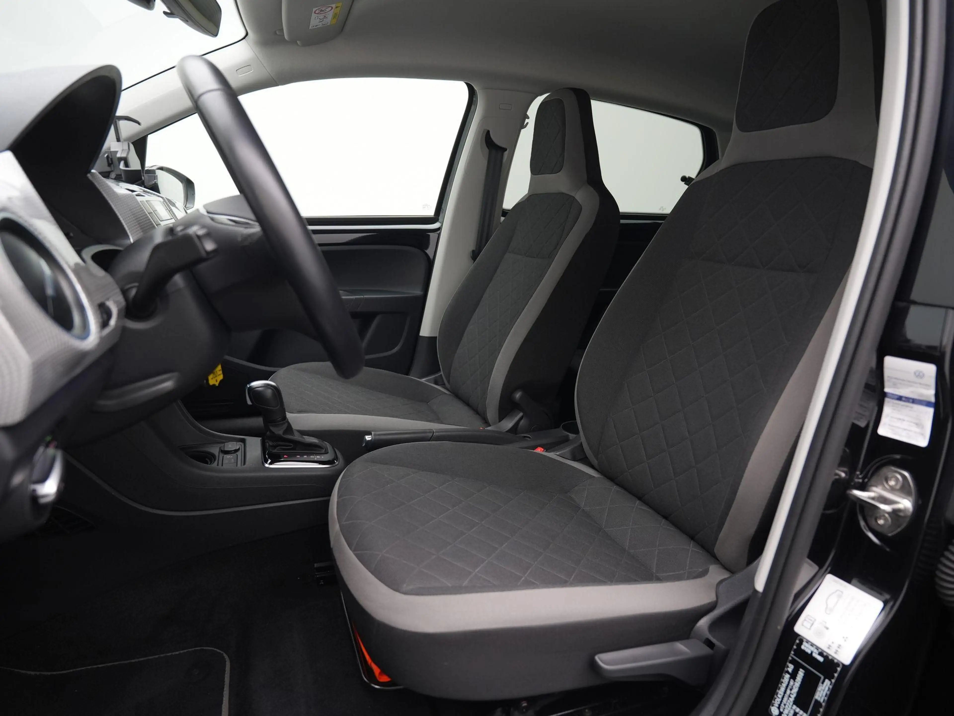 Volkswagen e-up! E-Up Style 61kW 75pk | Achteruitrijcamera | Lichtm — photo 8