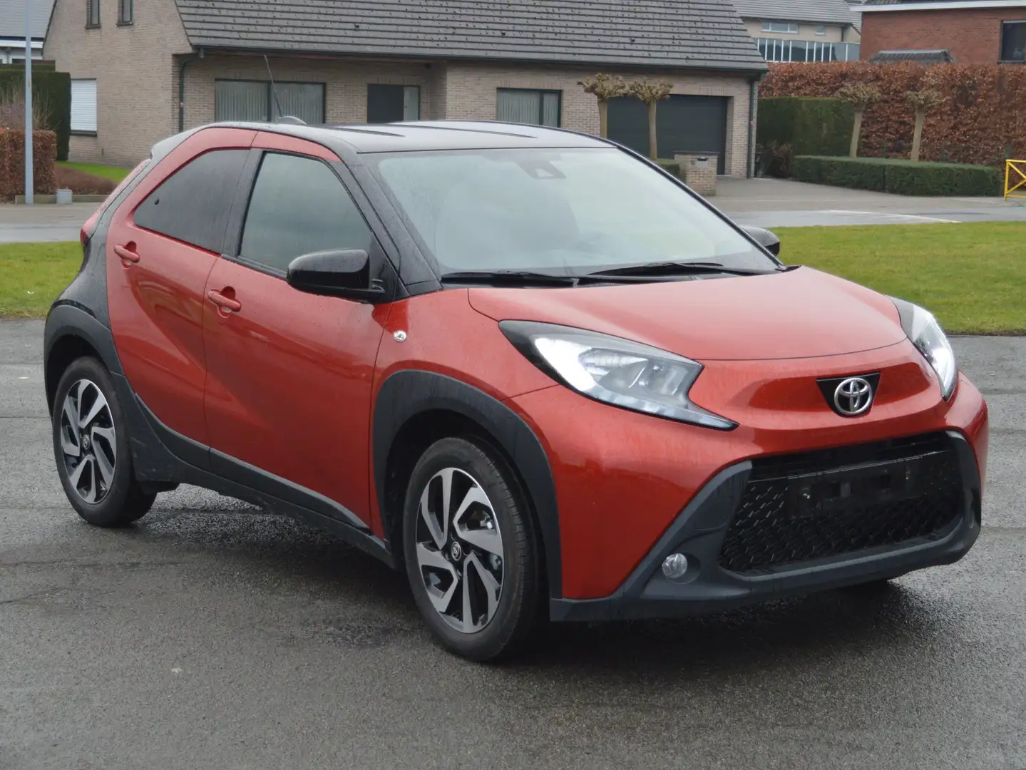 Toyota Aygo X 1.0i VVT-i pulse Rot - 2