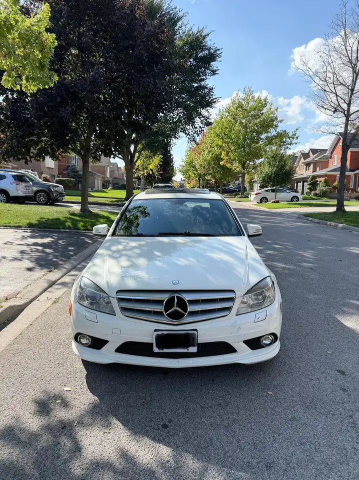Mercedes-Benz C-Class снимка Mercedes-Benz C-Class