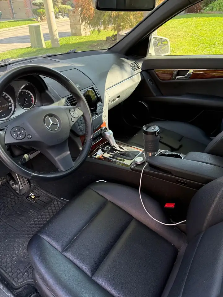 Mercedes-Benz C-Class снимка Mercedes-Benz C-Class