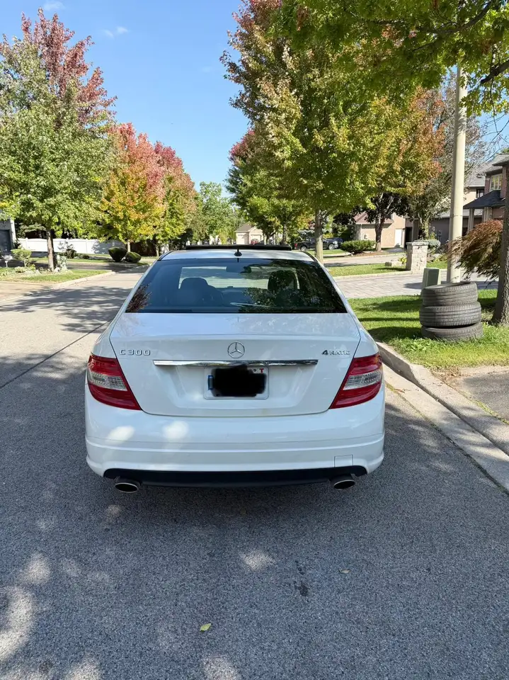 Mercedes-Benz C-Class снимка Mercedes-Benz C-Class