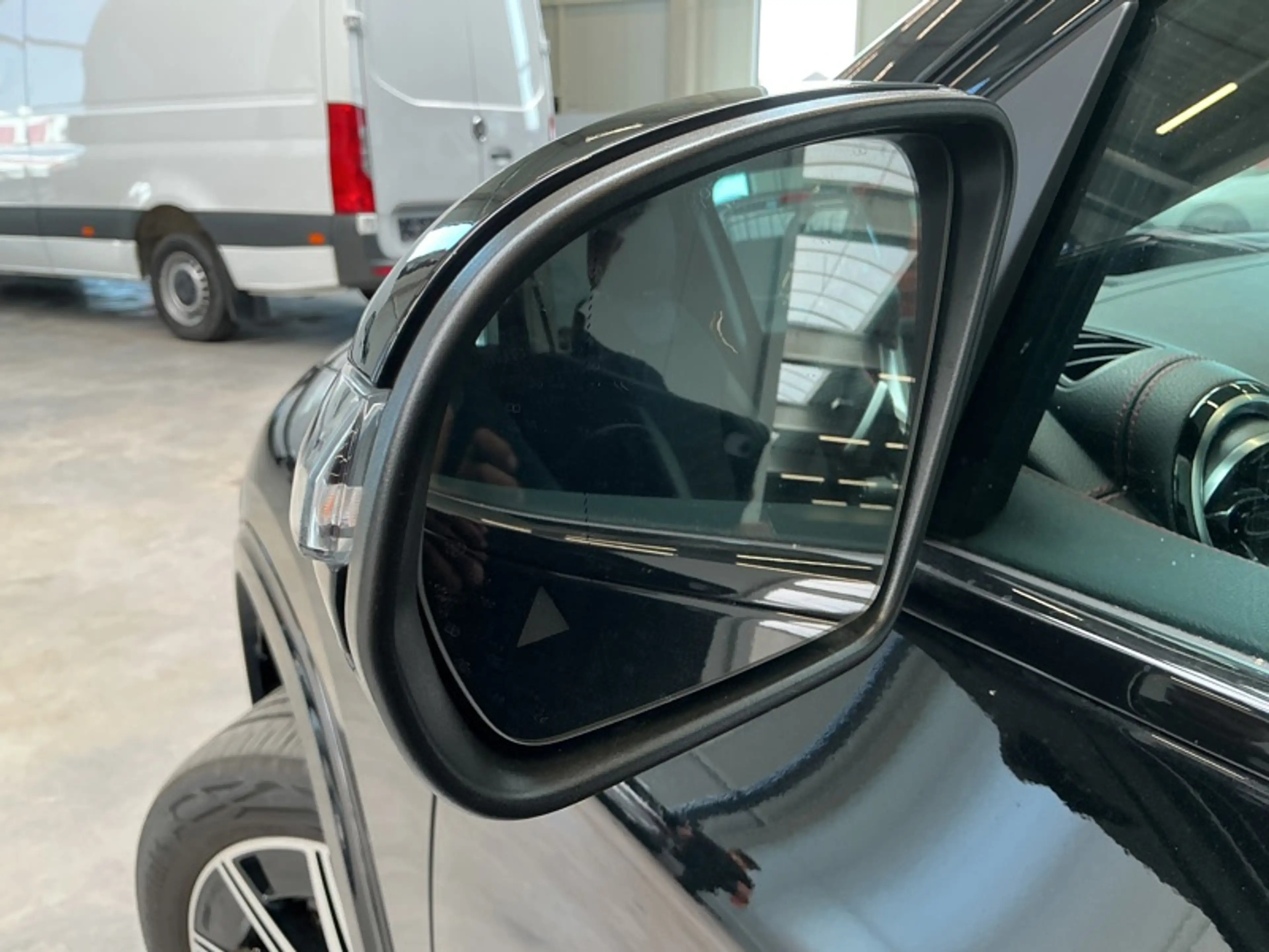 Mercedes-Benz EQA 250 + AMG Pack Night Pano — photo 9