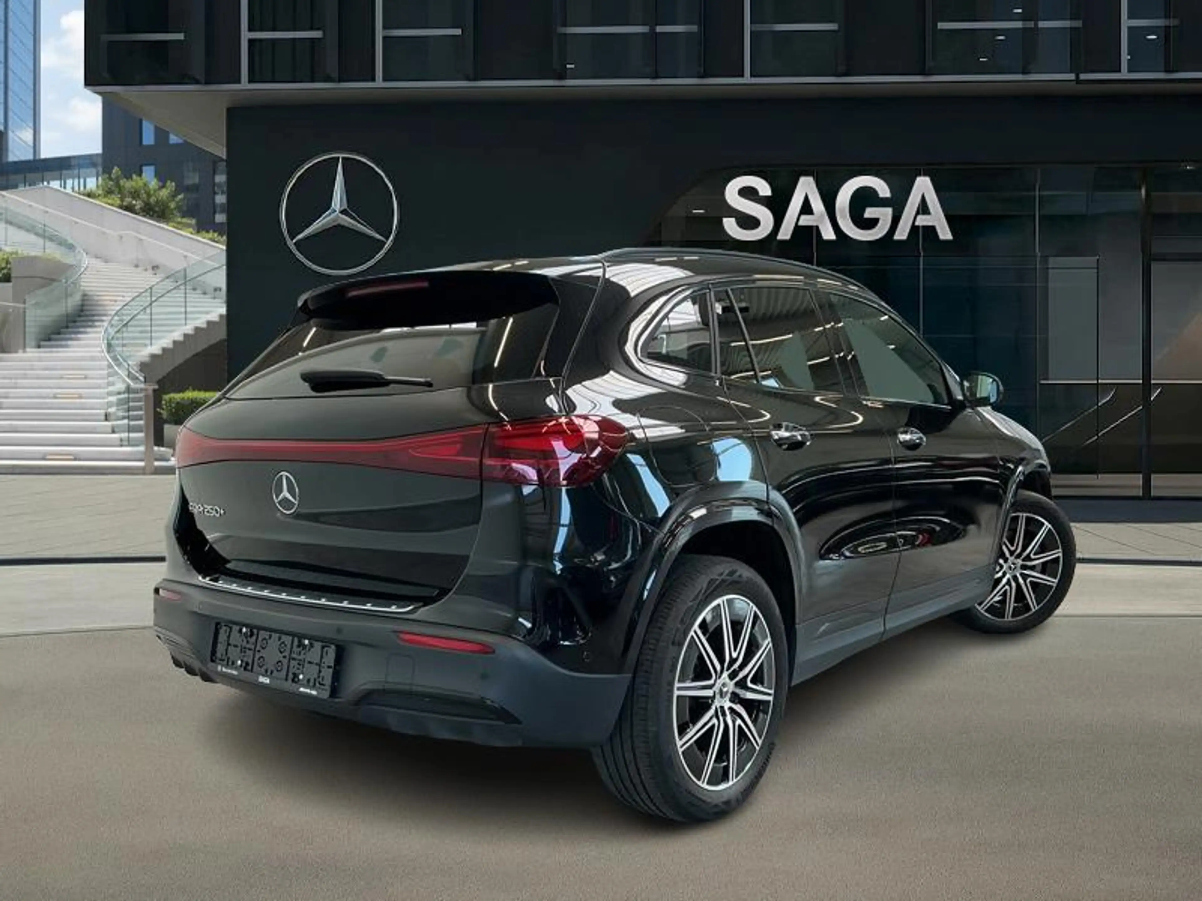 Mercedes-Benz EQA 250 + AMG Pack Night Pano — photo 2