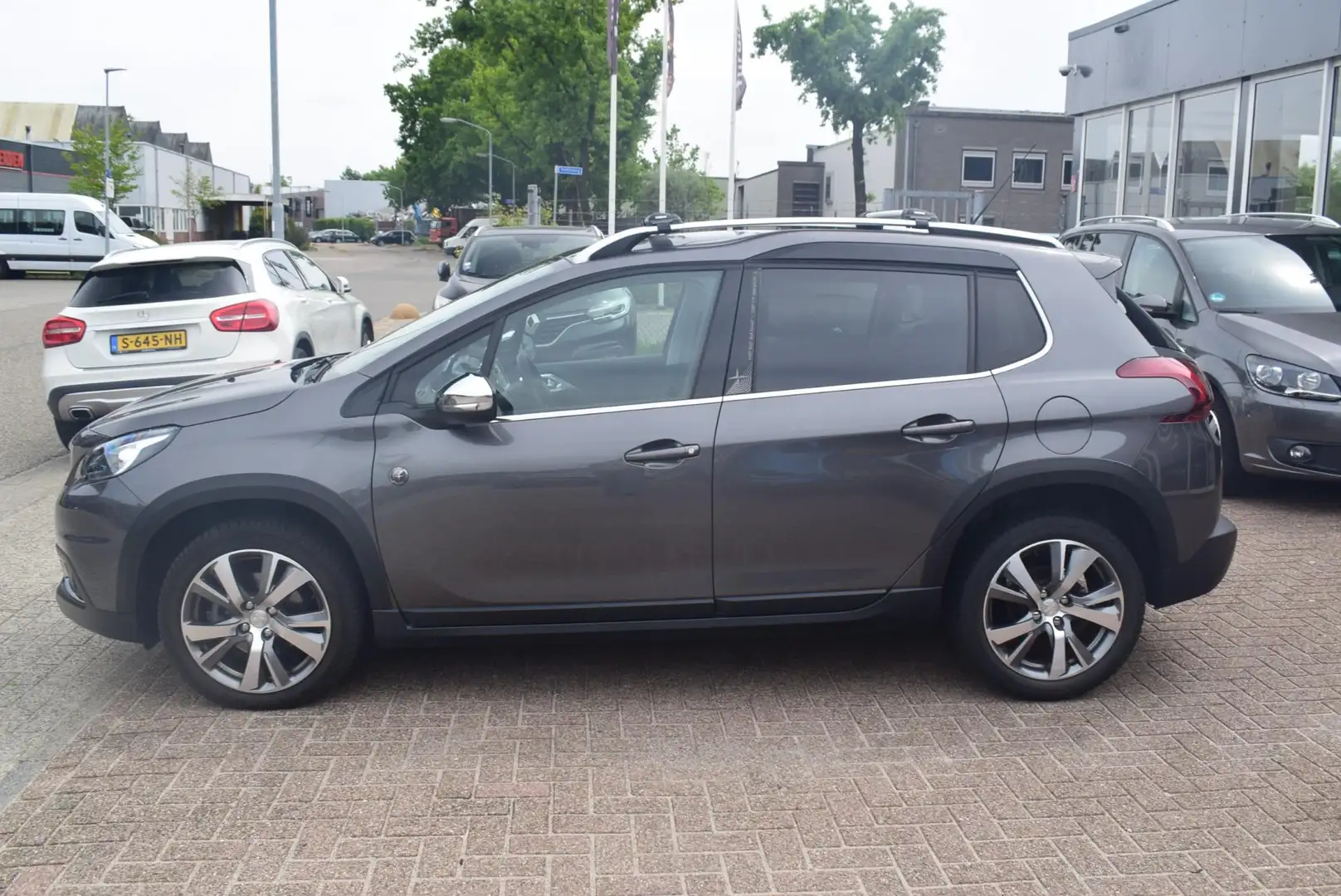 Peugeot 2008 1.2 PureTech Crossway |AUTOMAAT | NAVI| HALF LEDER Grau - 2