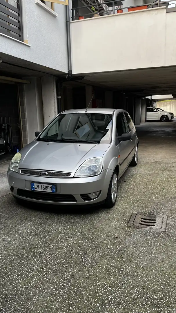 Ford Fiesta 1.25 Ghia 16v - 1