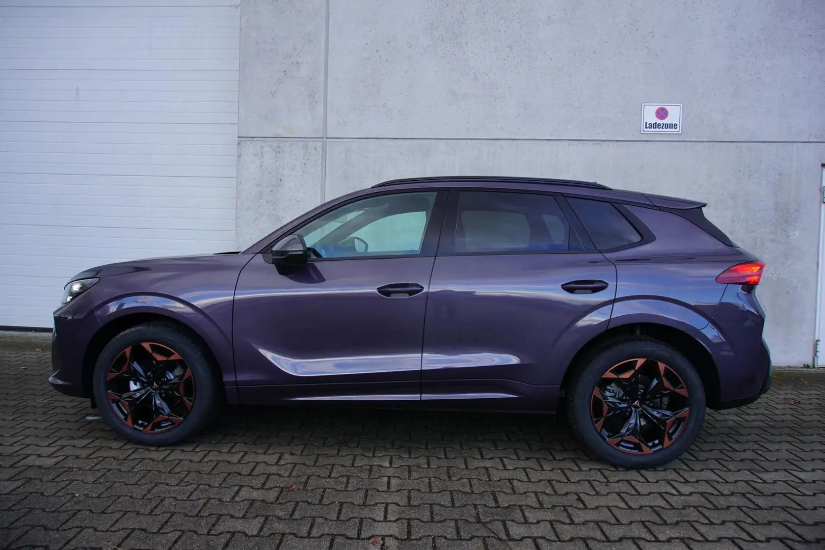 CUPRA Terramar 1.5eTSI DSG AHK Navi/MirrorLi ACC Kamer Grau - 2