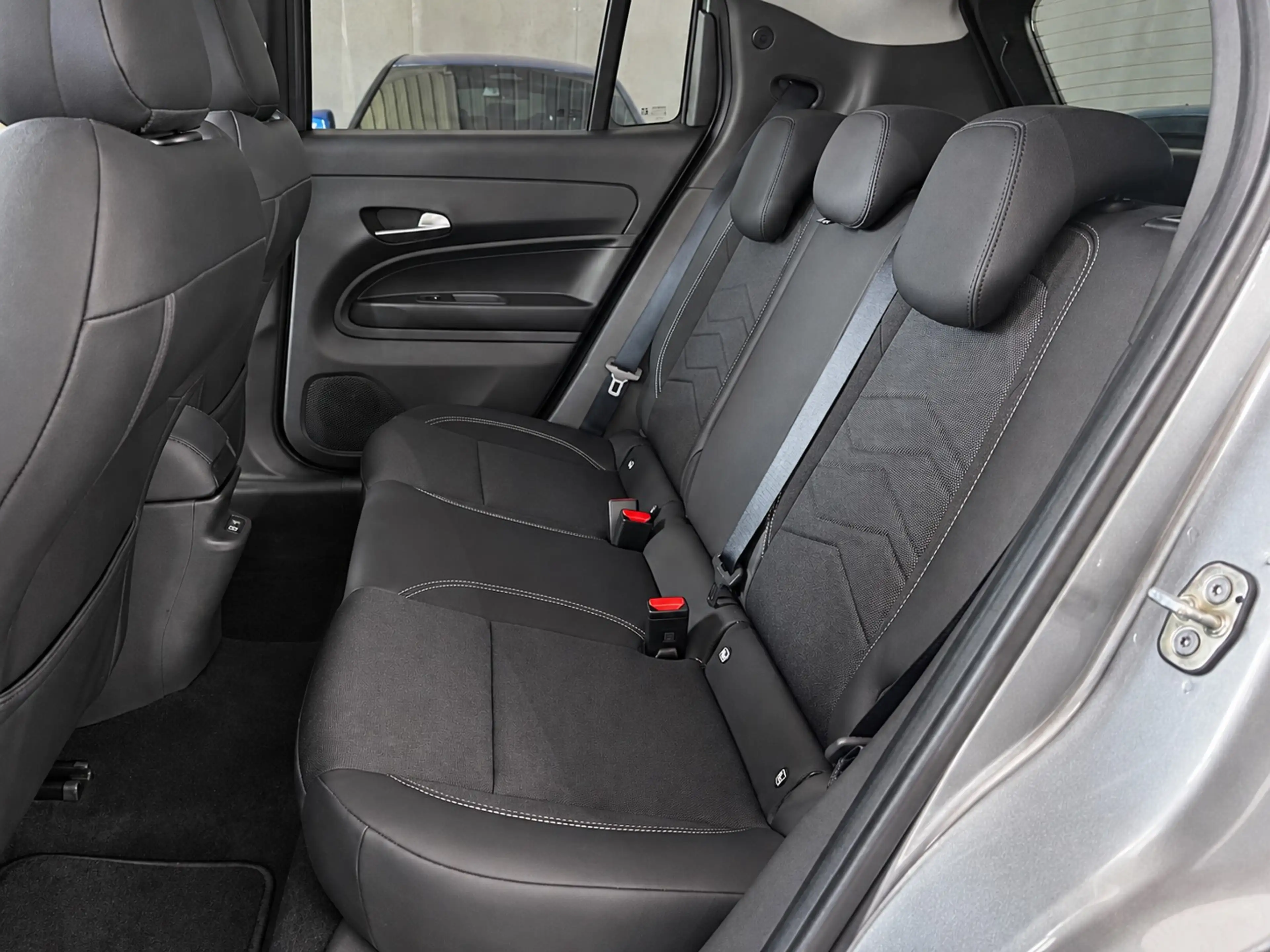 Jeep Avenger Altitude / NAVIGATION / CAMERA / LED / FULL — photo 12