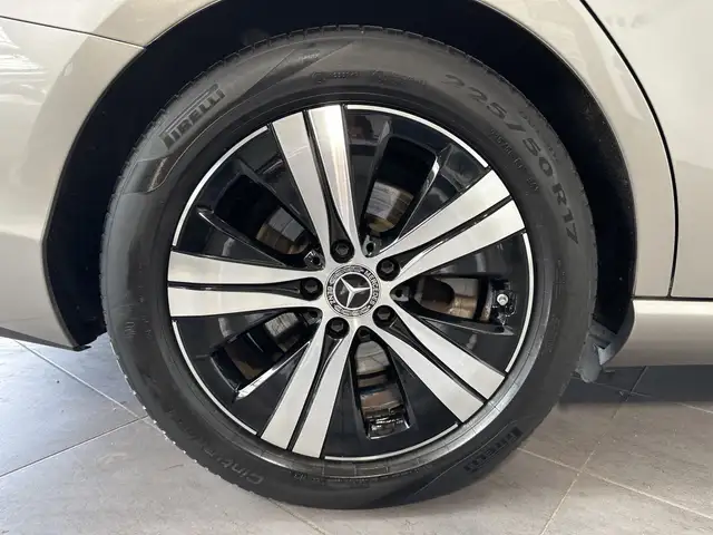 Mercedes-Benz C view 3