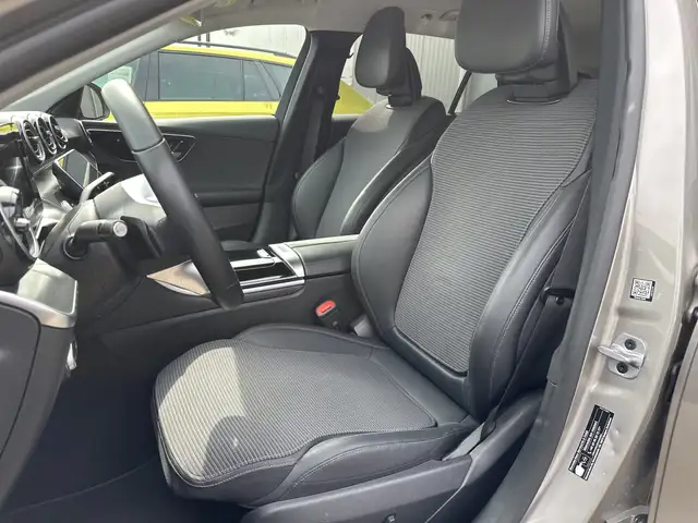 Mercedes-Benz C view 11