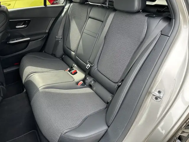 Mercedes-Benz C view 13