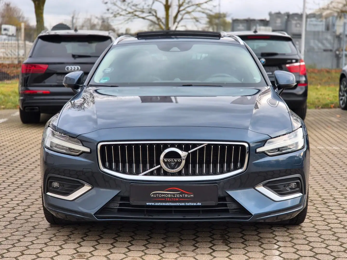 Volvo V60 Kombi T5 Inscription Bowers & Wilkins | 360° Blau - 2