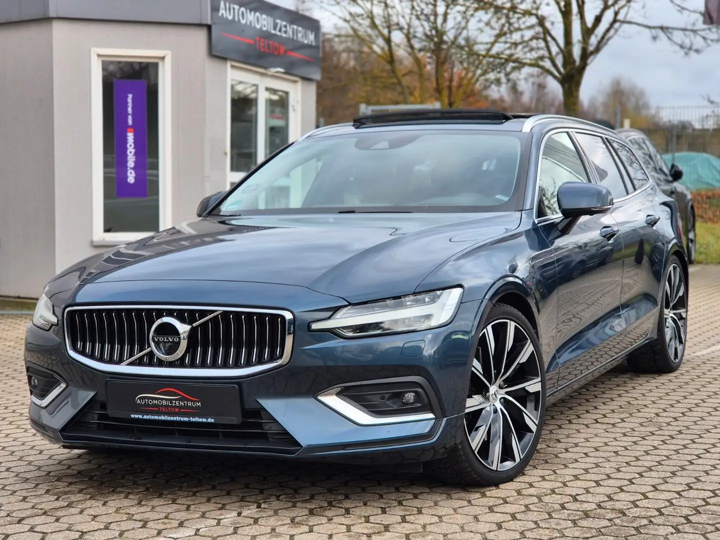 Volvo V60 Kombi T5 Inscription Bowers & Wilkins | 360° Blau - 1
