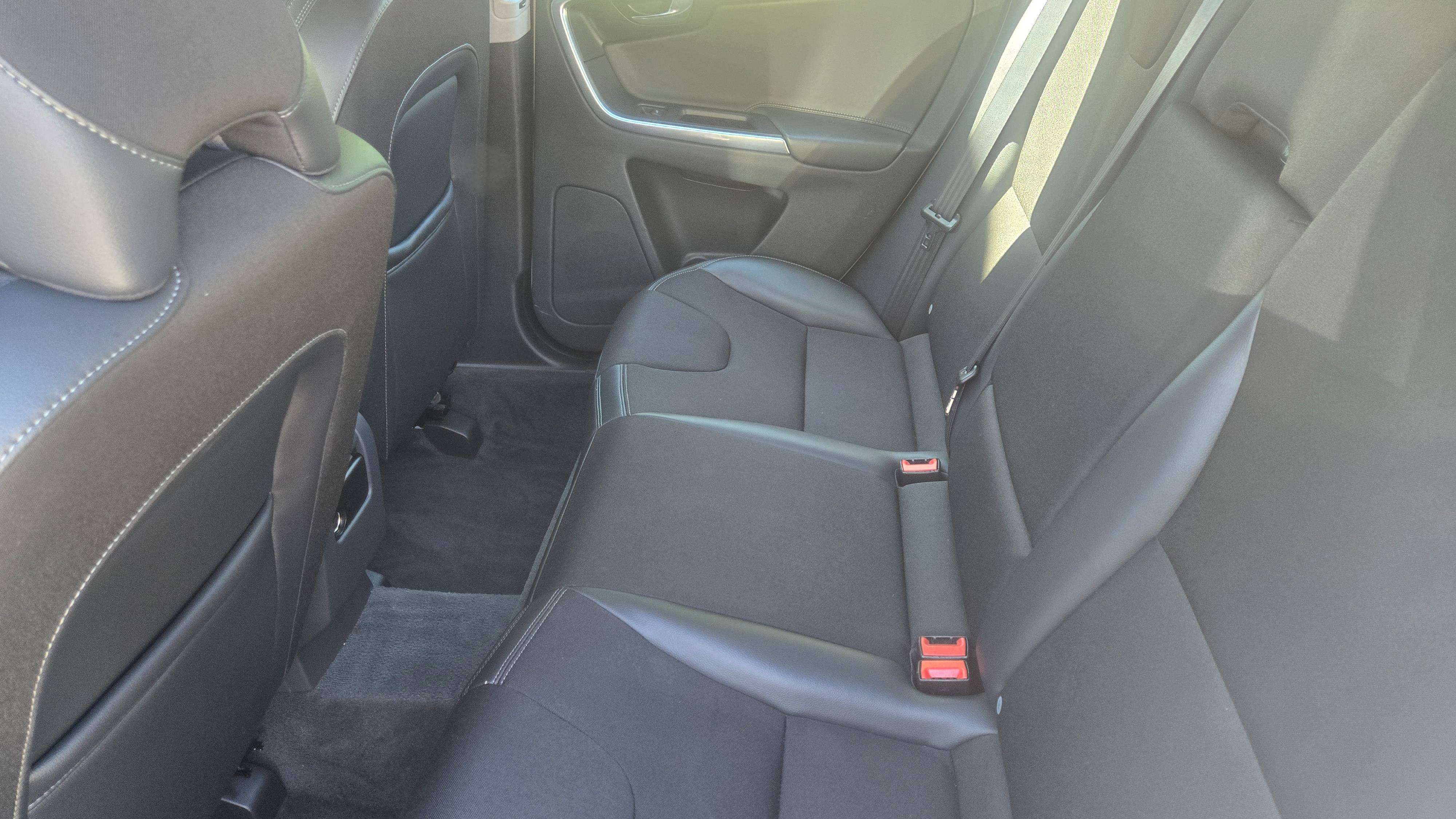 2015 Volvo XC60 T5 Drive-E thumb 8