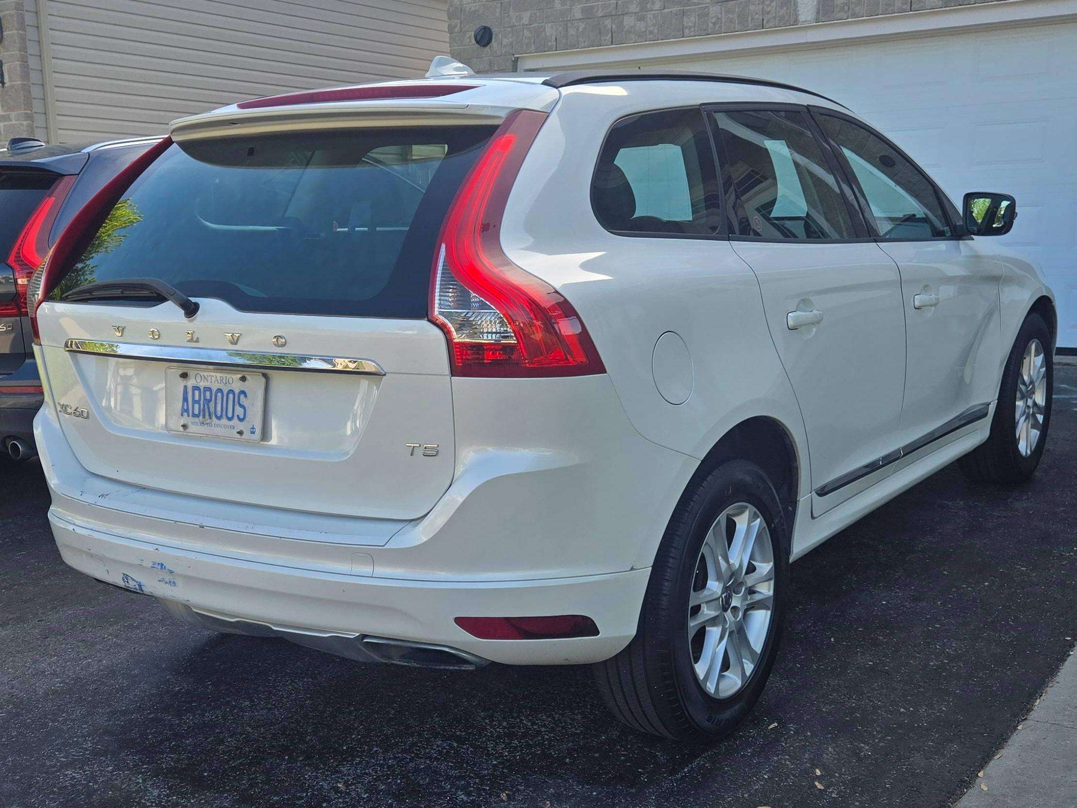 2015 Volvo XC60 T5 Drive-E alt 3