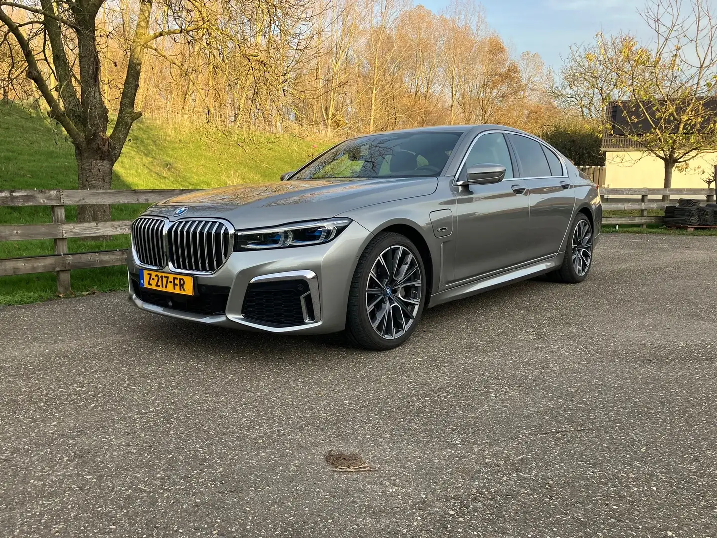 BMW 745 745 e  Hybride 4 wielbesturing BTW Auto Grijs - 1