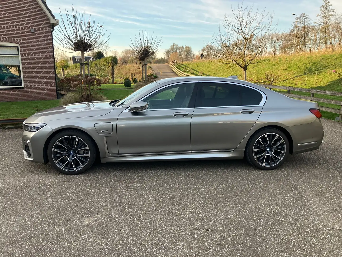 BMW 745 745 e  Hybride 4 wielbesturing BTW Auto Grijs - 2
