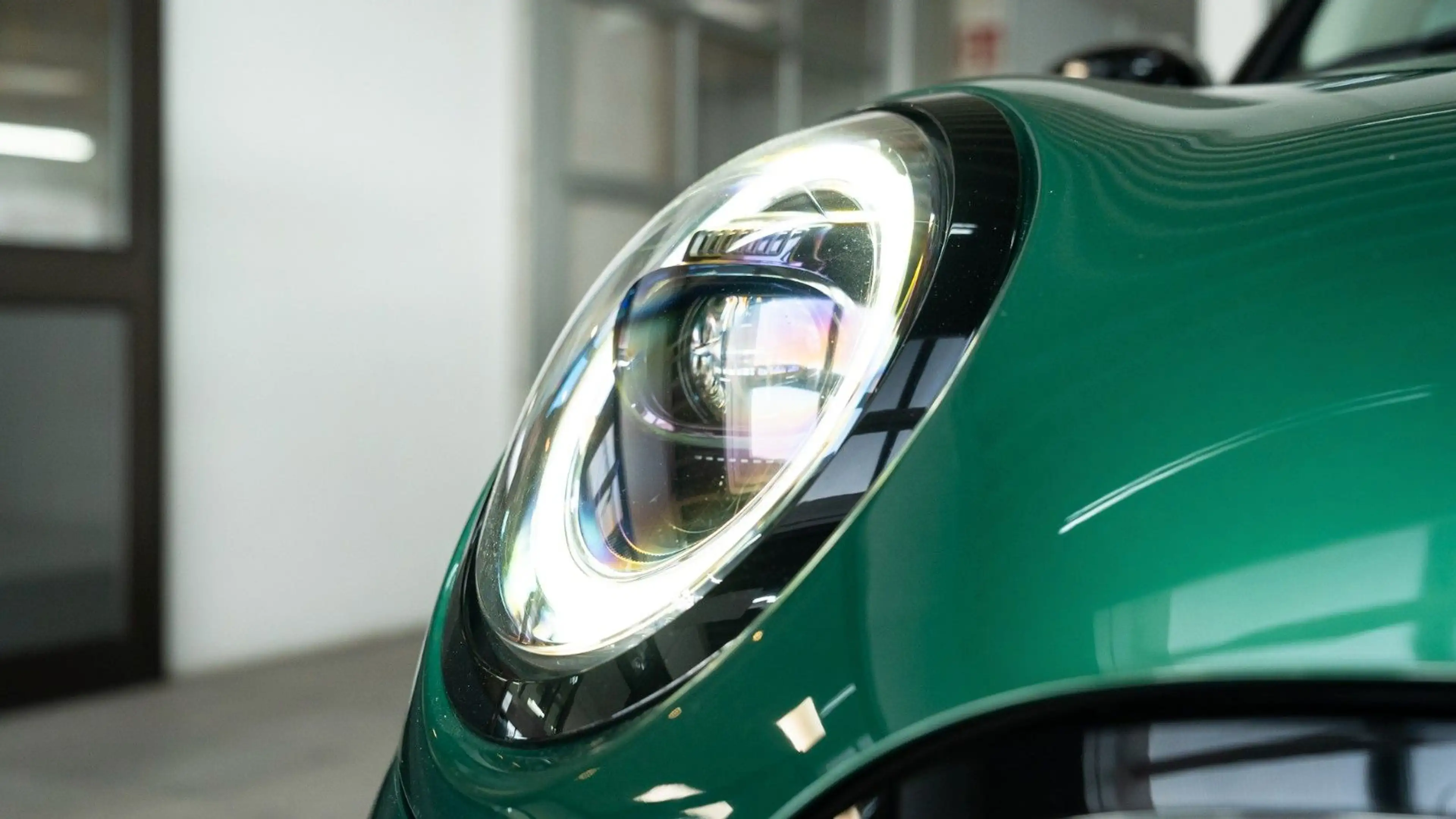 MINI Cooper SE Classic Trim British Racing Green — photo 5