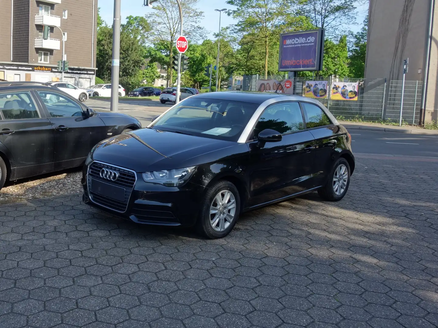 Audi A1 1.6 TDI Attraction TÜV 6.2027 Zwart - 1