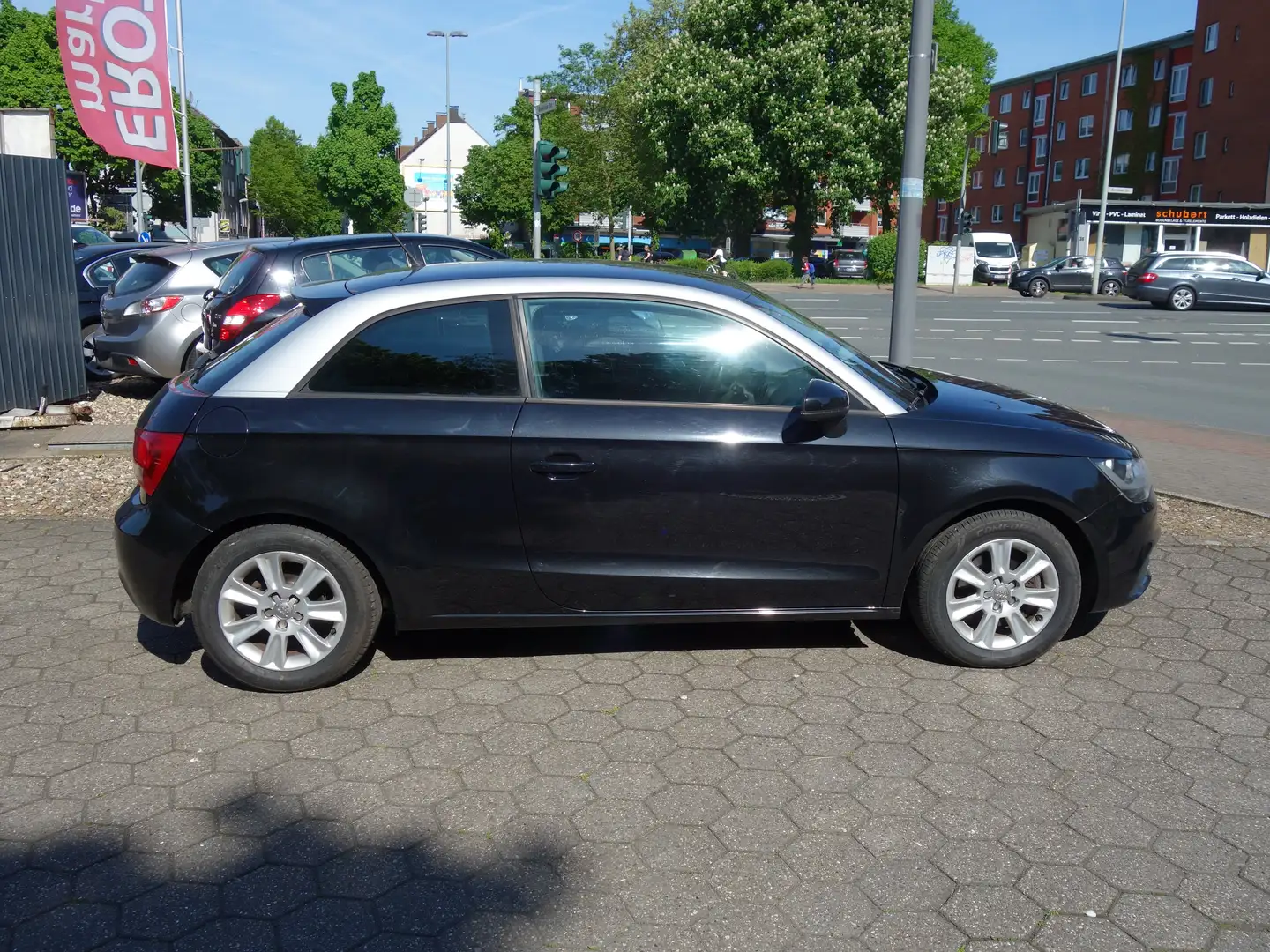 Audi A1 1.6 TDI Attraction TÜV 6.2027 Zwart - 2