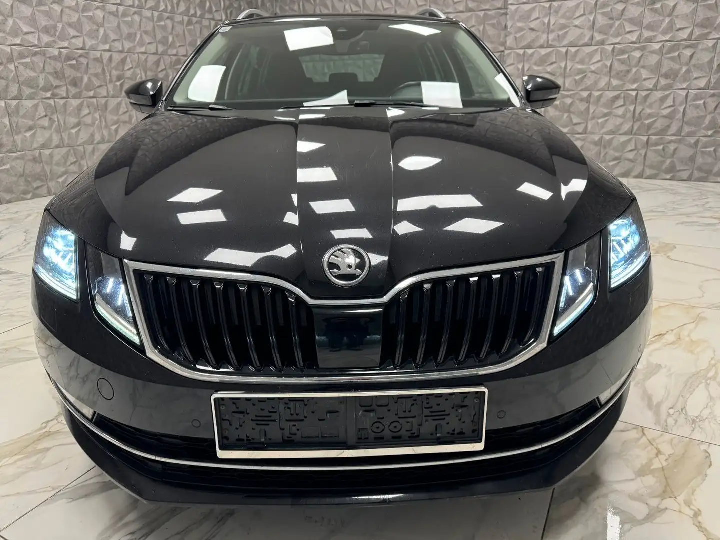 Skoda Octavia Combi Style*Voll Fahrbereit*Navi-Aut-Led Schwarz - 2