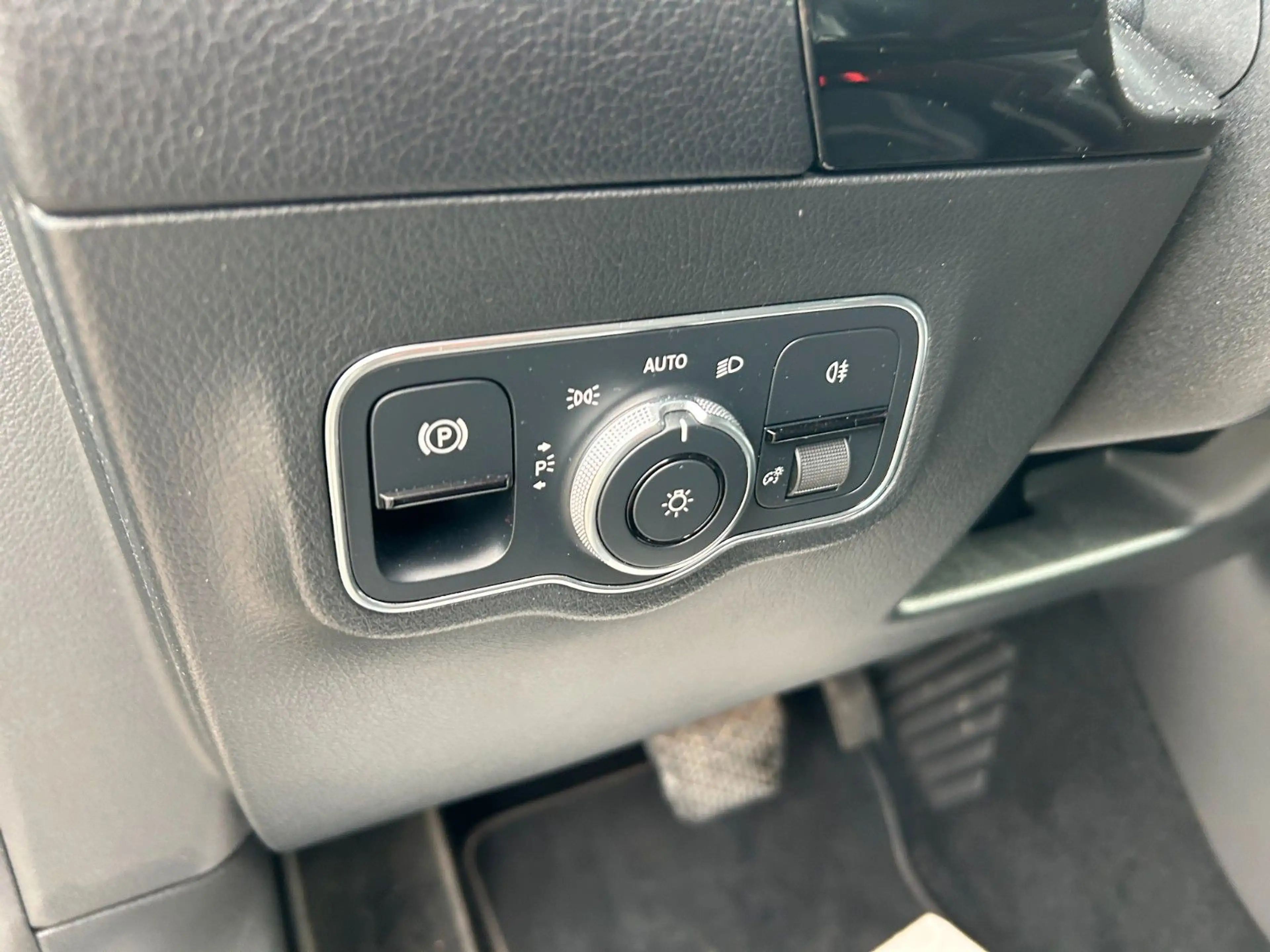 Mercedes-Benz B 180 LED Automatik Kamera PDC Teilleder — photo 14