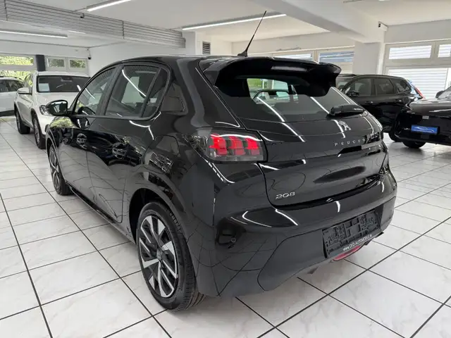 Peugeot 208 view 2