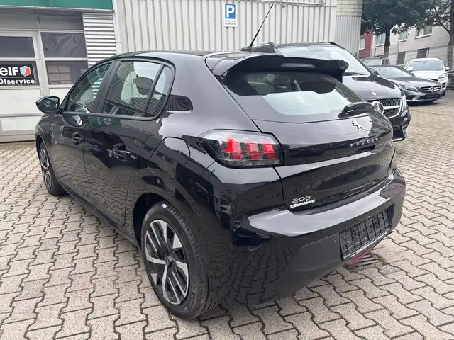 Peugeot 208 view 4