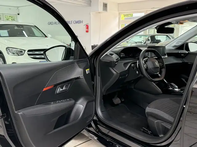 Peugeot 208 view 6