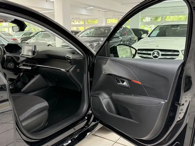 Peugeot 208 view 8