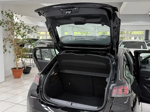 Peugeot 208 view 10