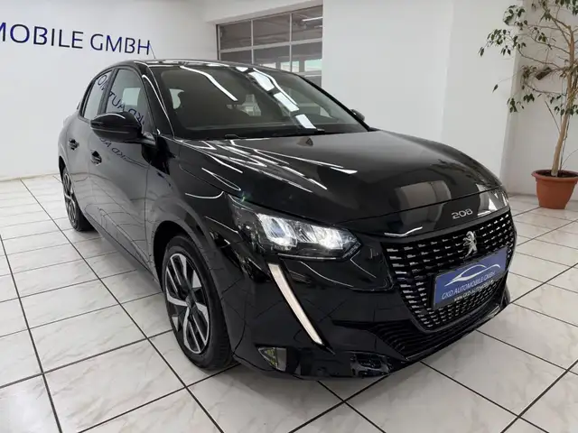 Peugeot 208 view 4