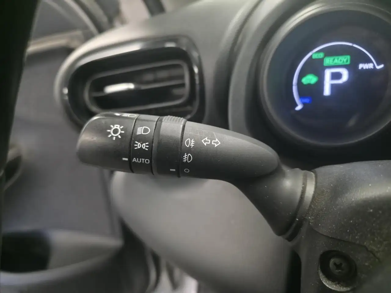 Toyota Yaris Yaris — photo 32