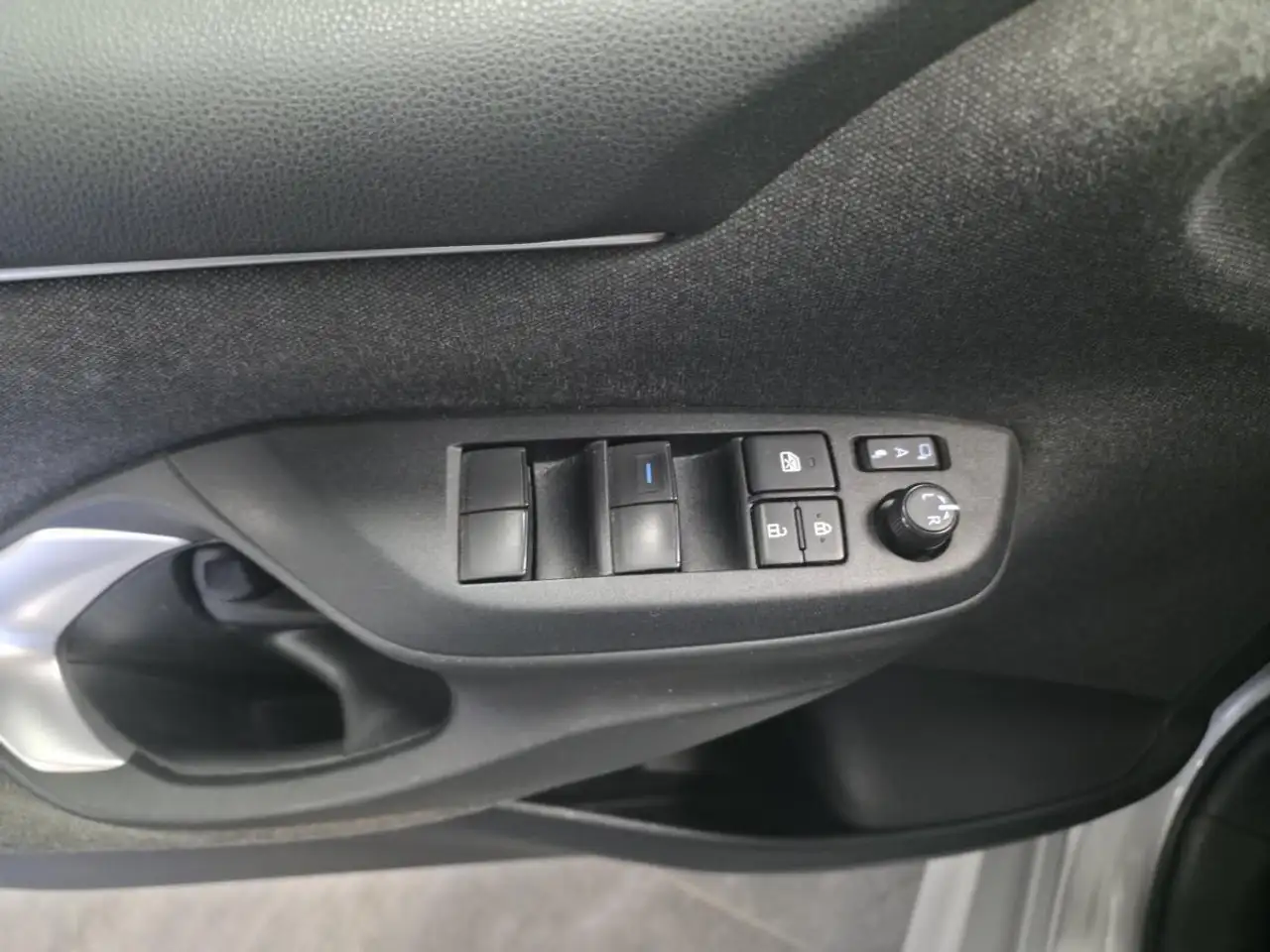 Toyota Yaris Yaris — photo 29