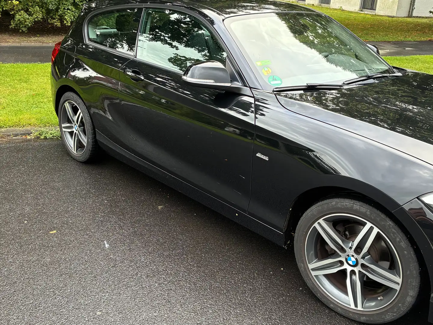 BMW 116 1er Diesel (3-Türer) 116d Sport Line Černá - 2