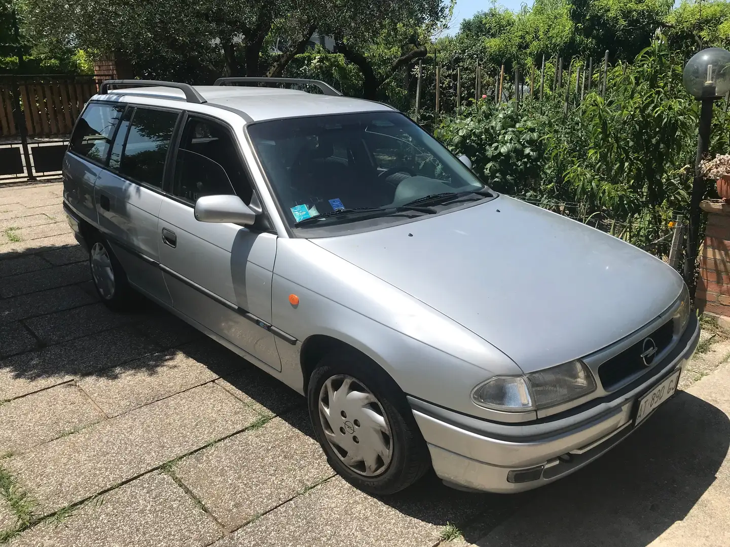 Opel Astra Astra 5p 1.4 16v GL 90cv Plateado - 1