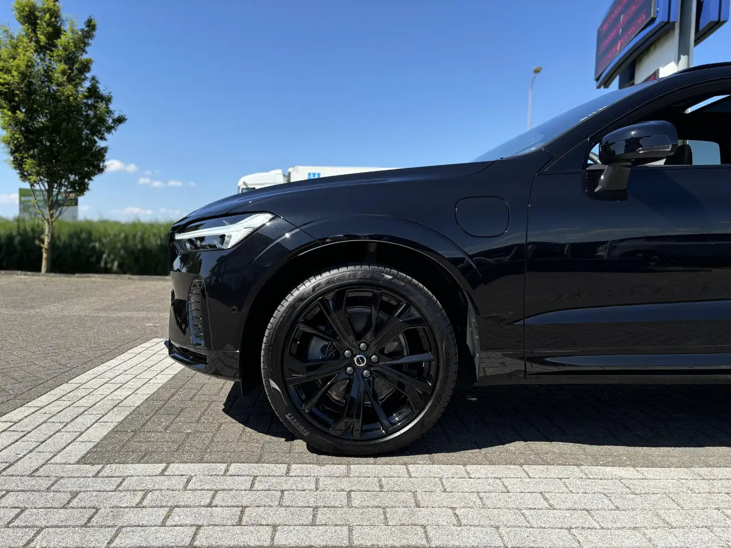 Volvo XC60 2.0 T8 Plug-in hybrid AWD Plus Black Edition | 360 Negro - 2