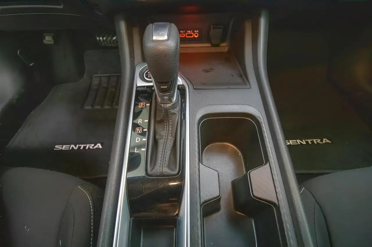Nissan Sentra снимка Nissan Sentra